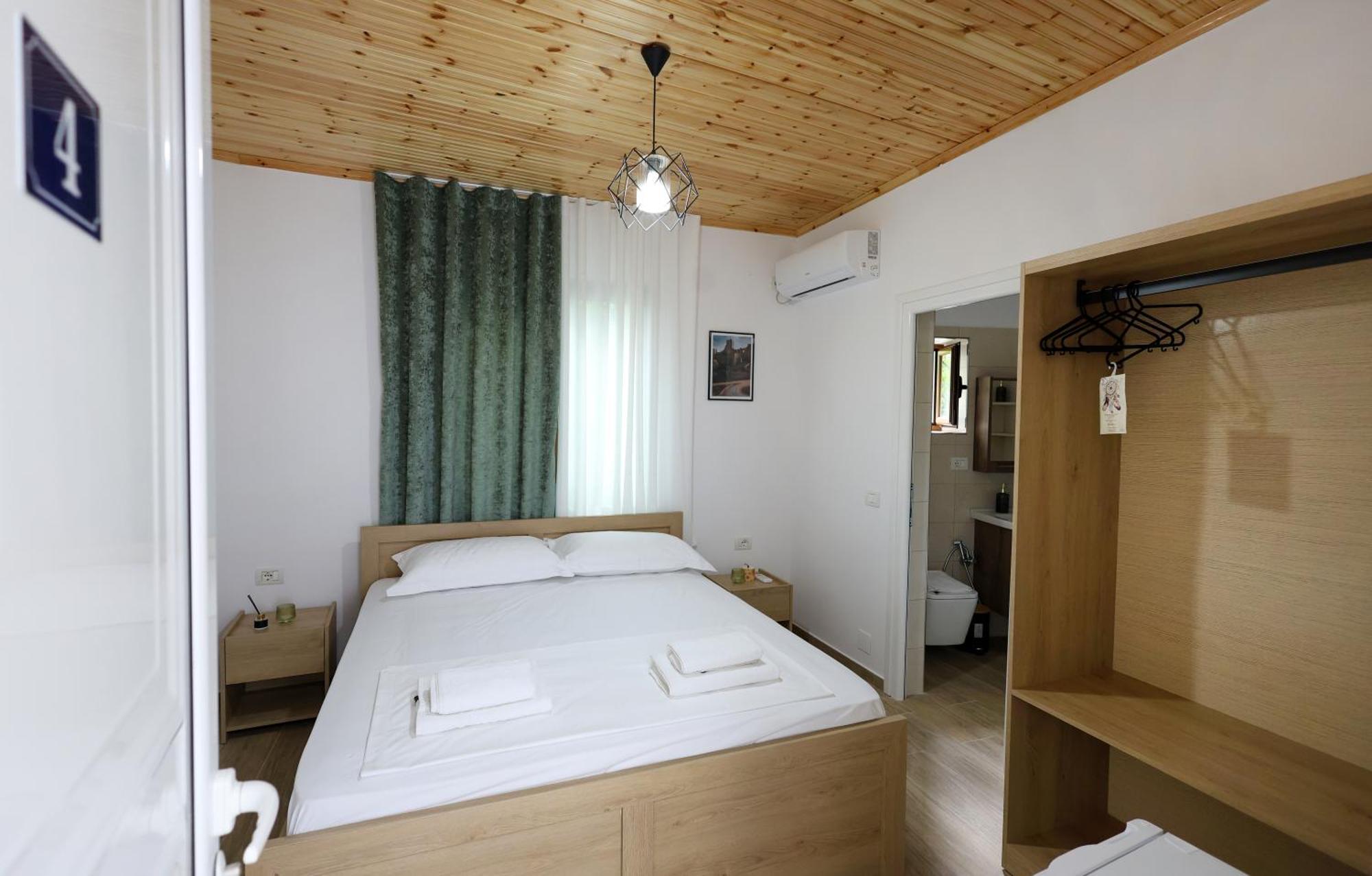 Hotel Vila Vreko B&B Berat Exteriör bild