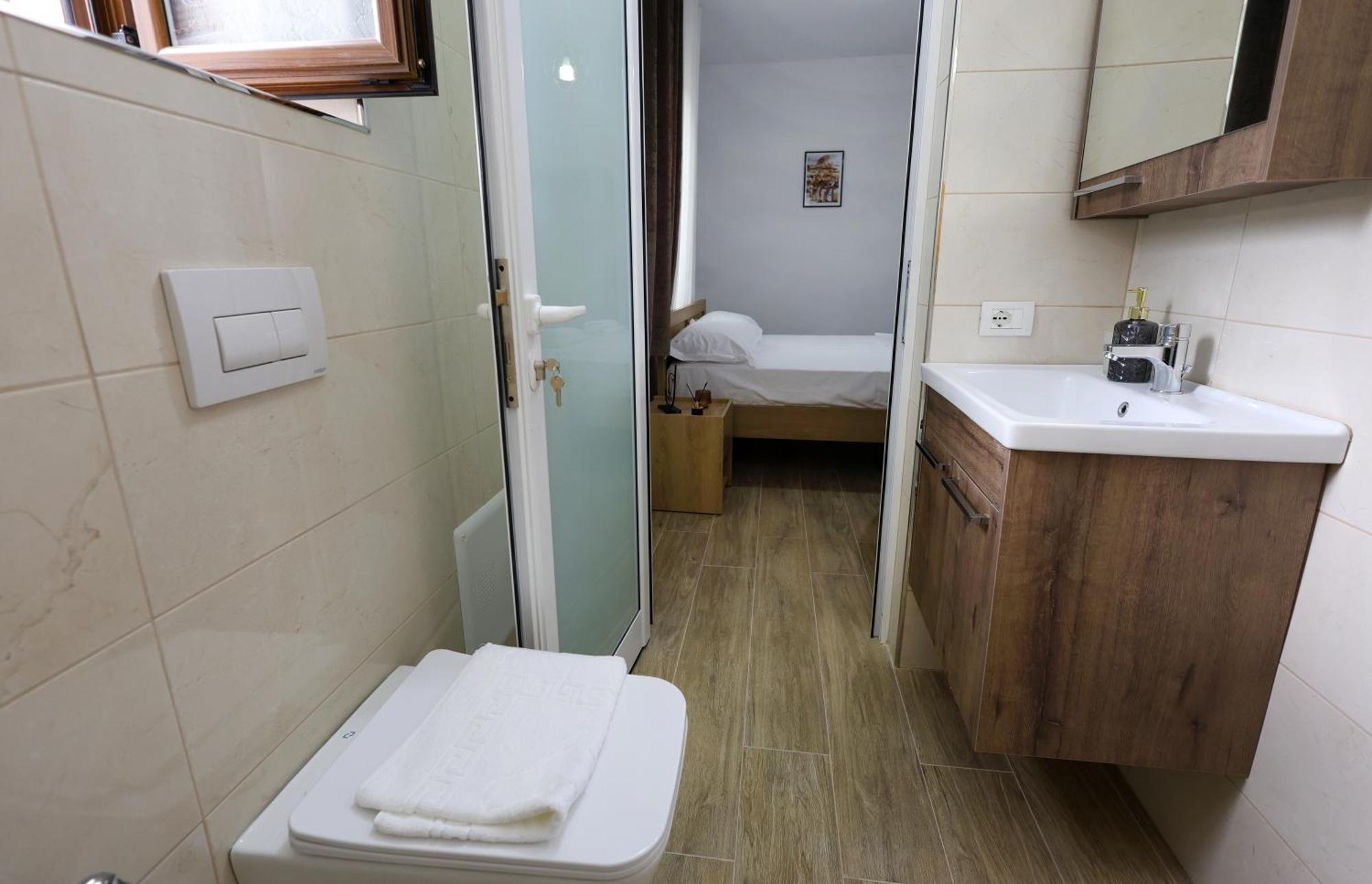 Hotel Vila Vreko B&B Berat Exteriör bild