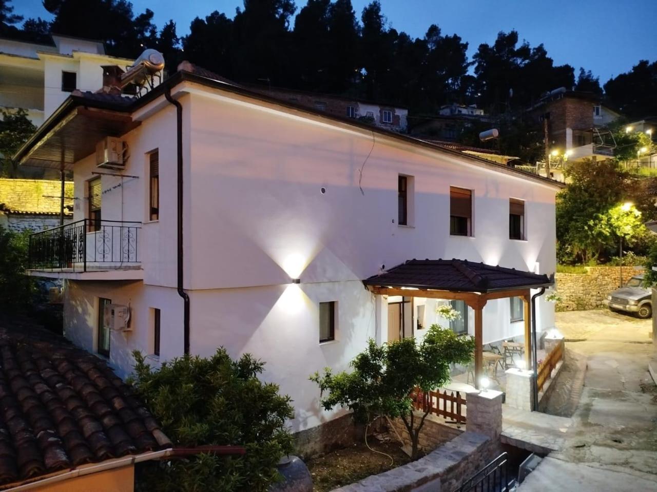 Hotel Vila Vreko B&B Berat Exteriör bild