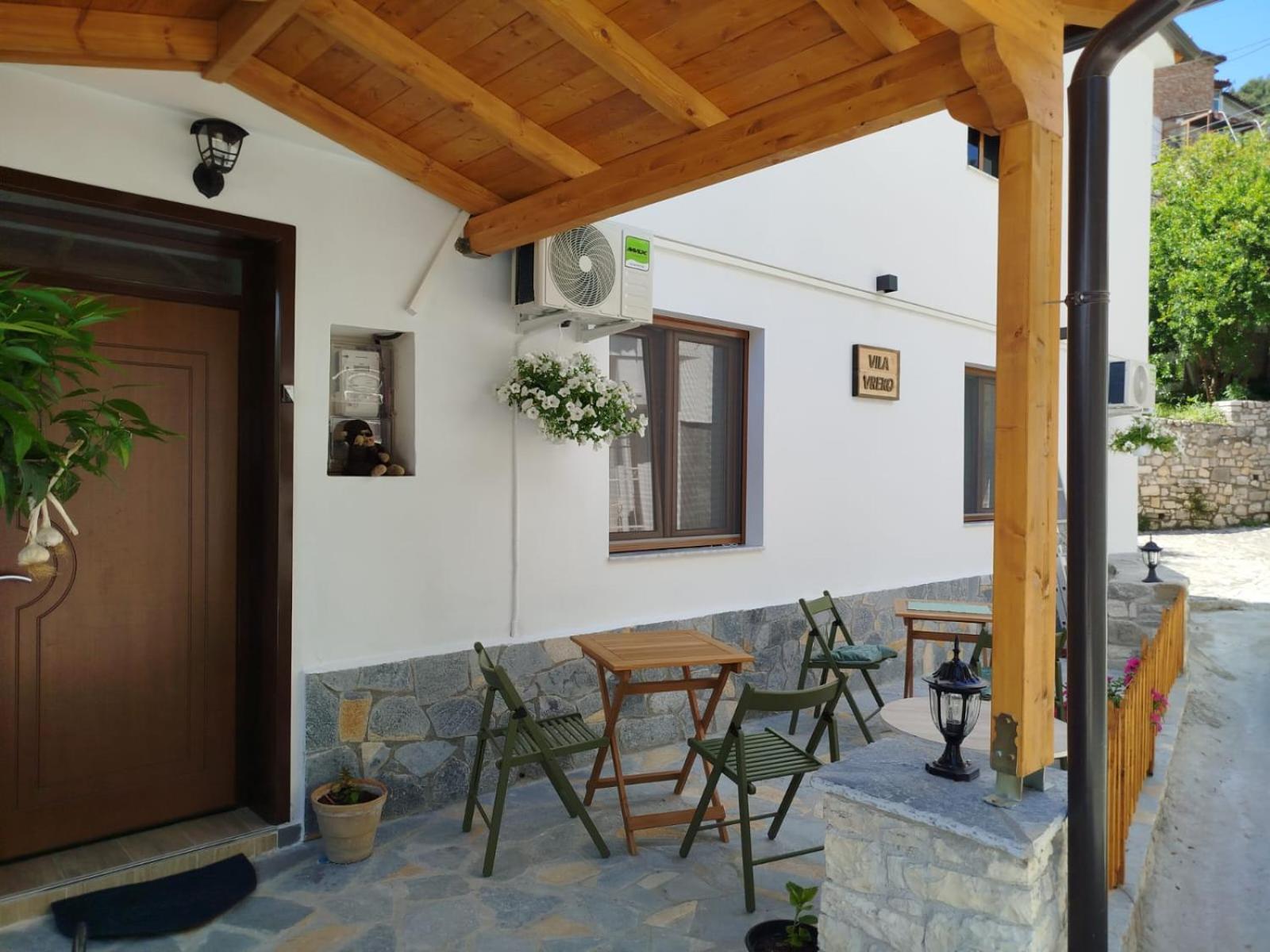 Hotel Vila Vreko B&B Berat Exteriör bild
